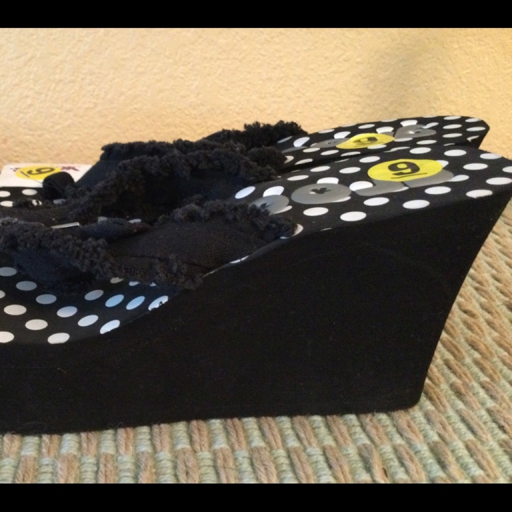 NWT Groove “Sassy” Platform Black Sandals Sz 9 - Picture 3 of 4